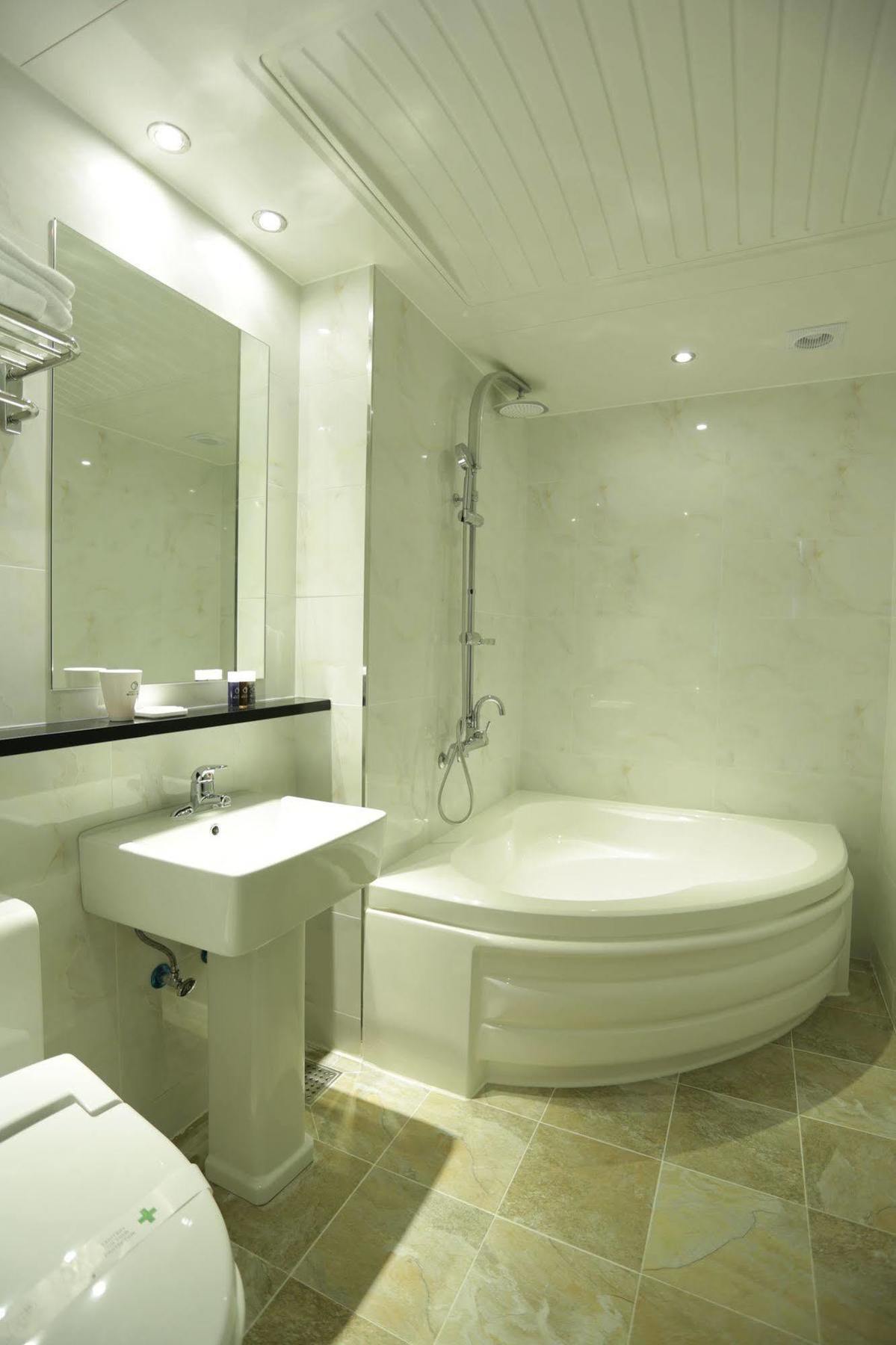 Radiance Tourist Hotel Кодже Екстер'єр фото