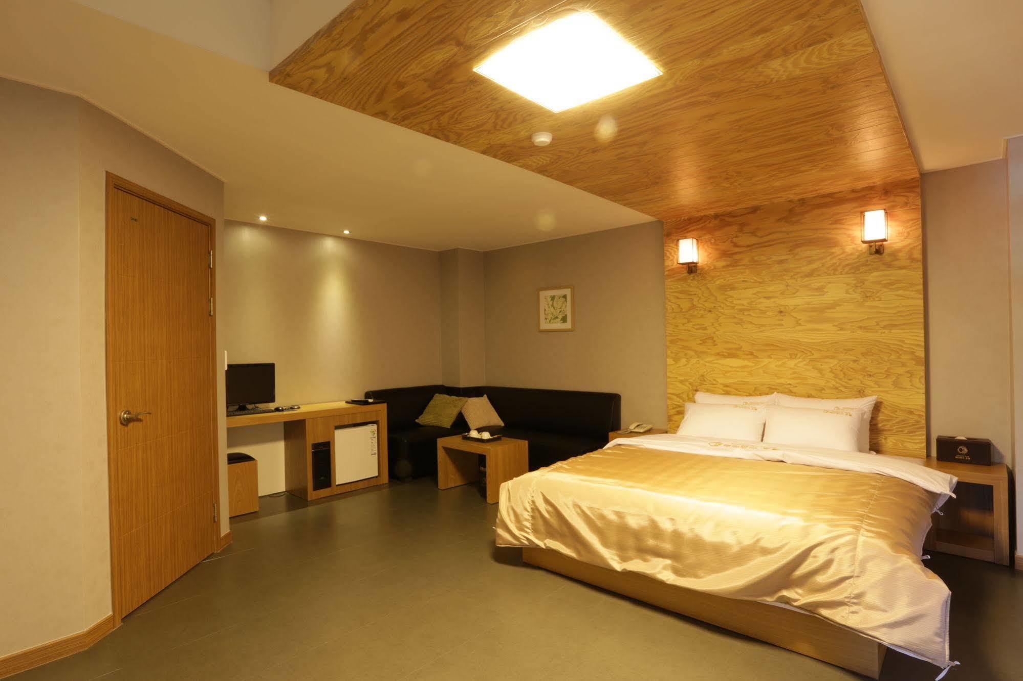 Radiance Tourist Hotel Кодже Екстер'єр фото