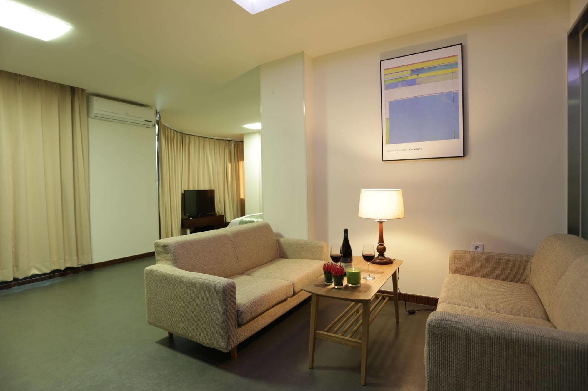 Radiance Tourist Hotel Кодже Екстер'єр фото
