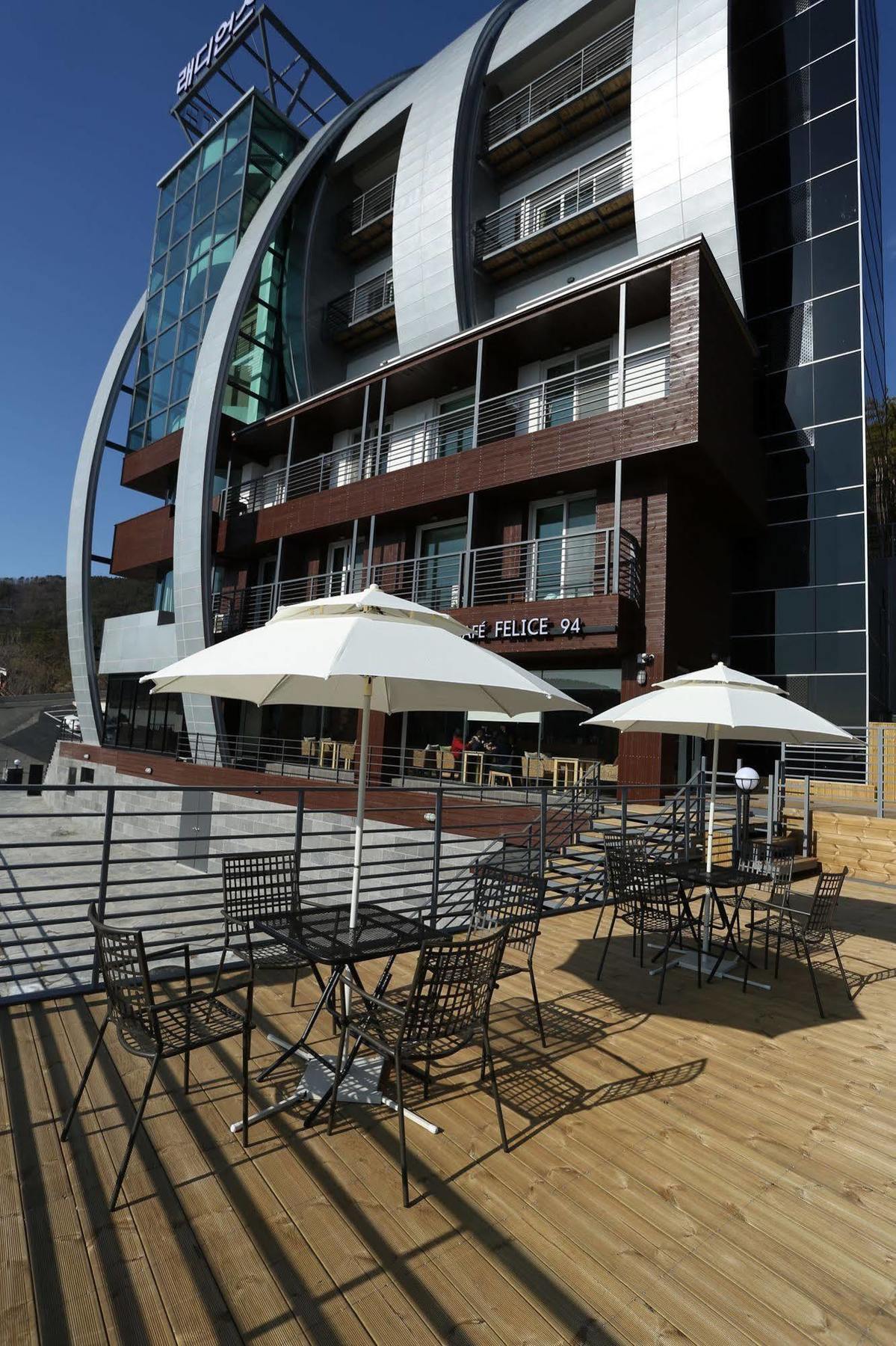 Radiance Tourist Hotel Кодже Екстер'єр фото